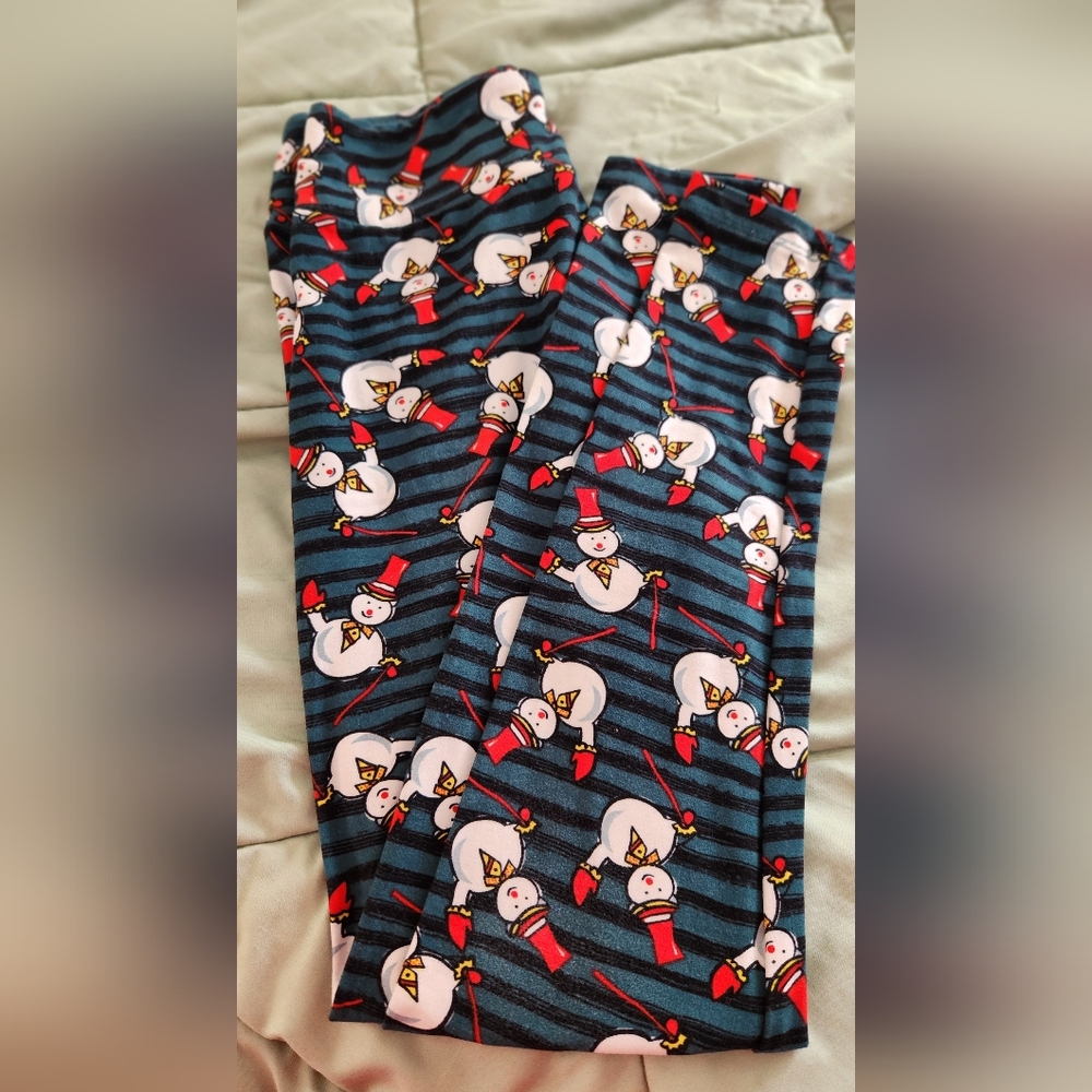 LuLaRoe Kids Pajama Leggings in Blue with Red, White, Yellow Snowman Print